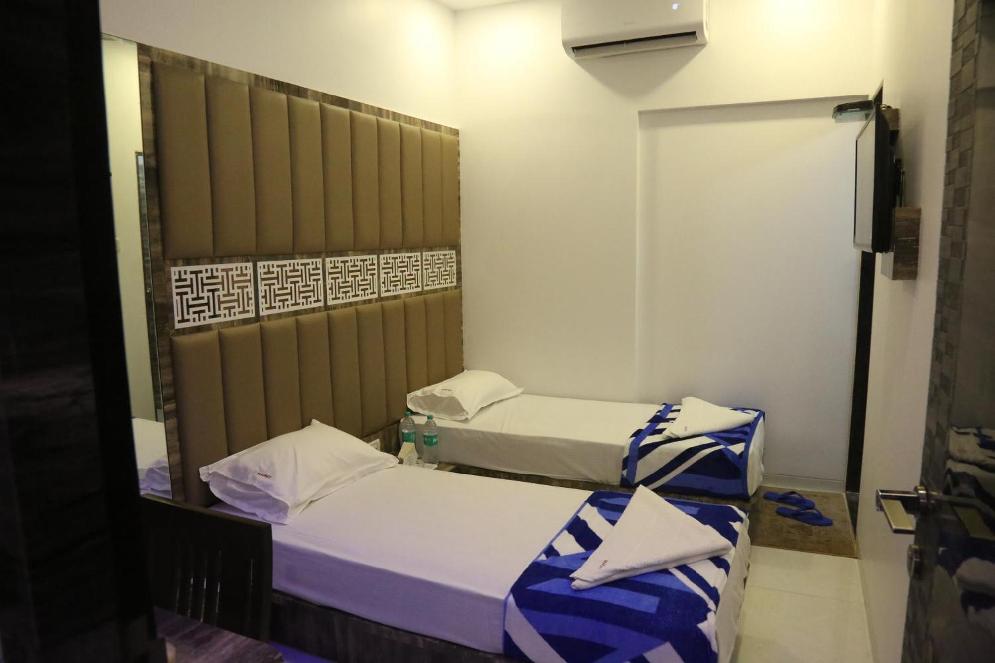 Hotel Magnum Airport T-2 Mumbai Exterior photo
