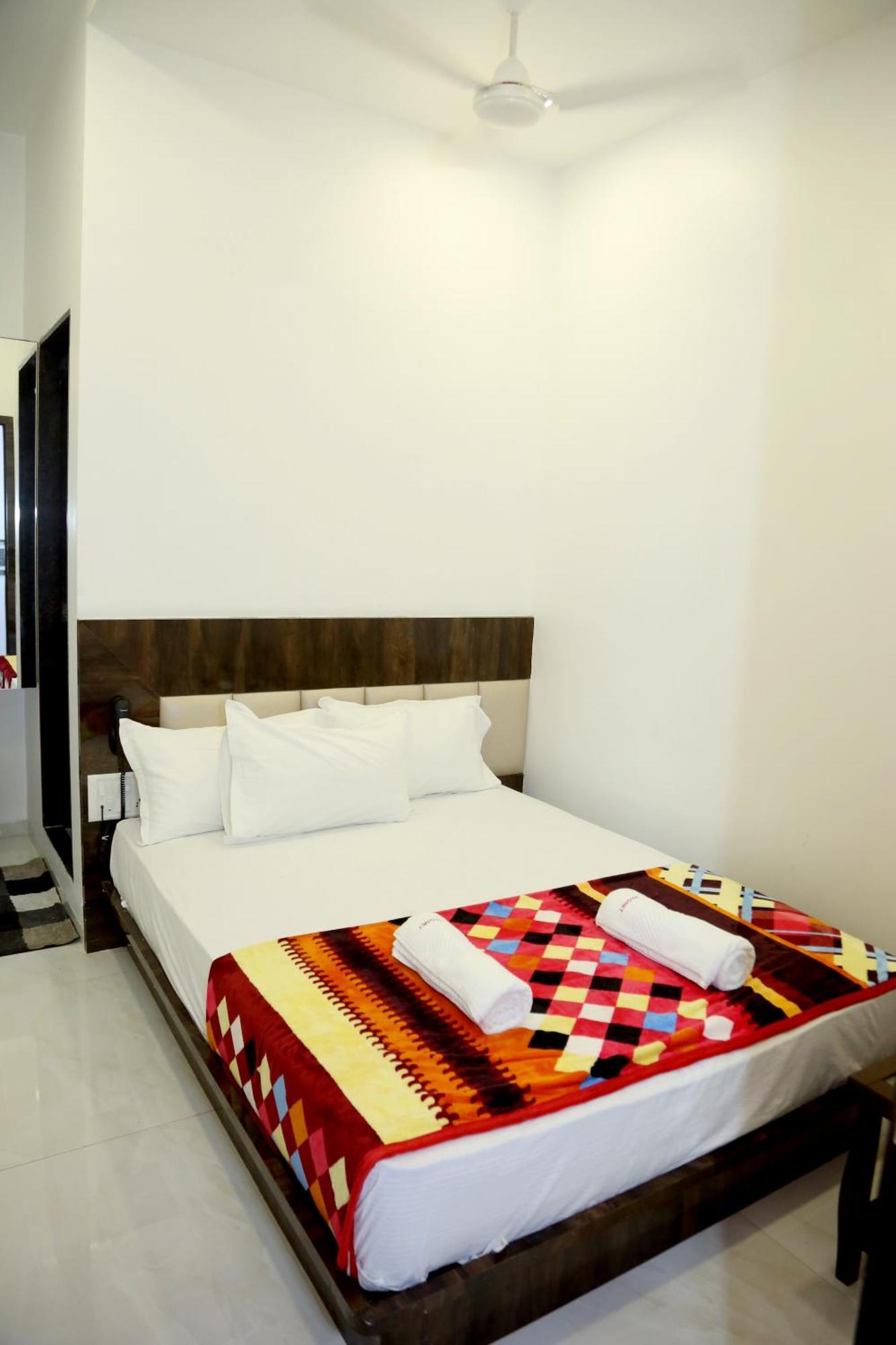 Hotel Magnum Airport T-2 Mumbai Exterior photo
