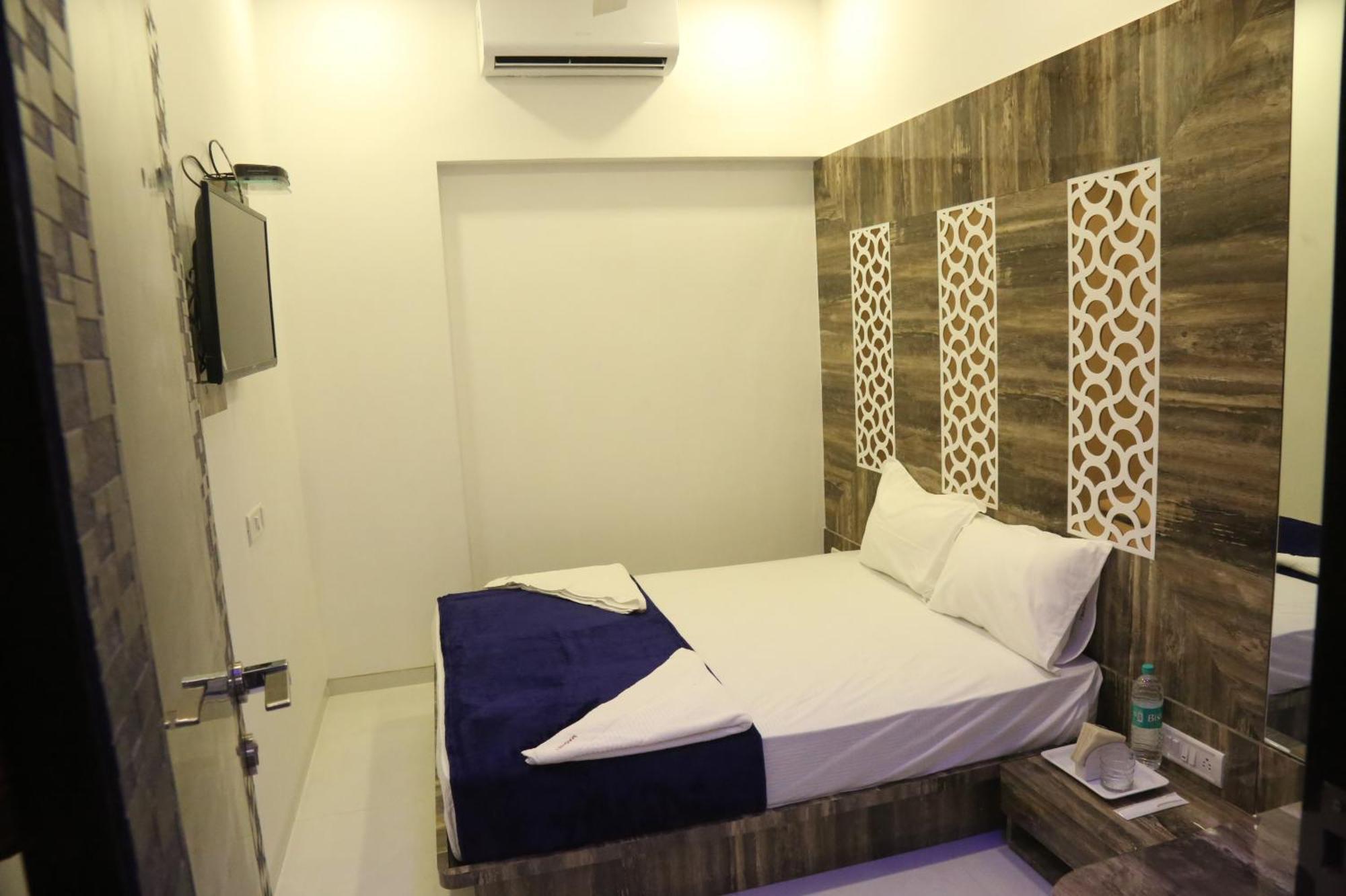 Hotel Magnum Airport T-2 Mumbai Exterior photo