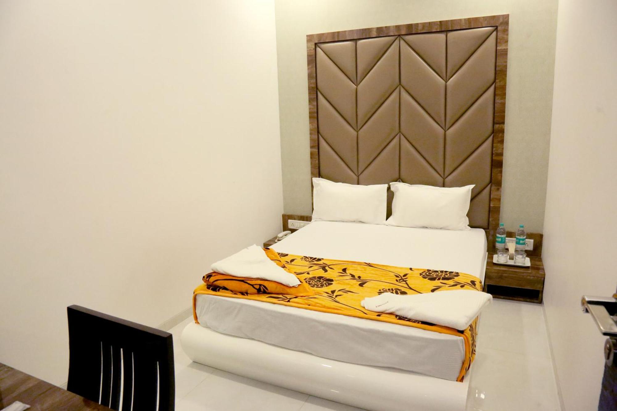 Hotel Magnum Airport T-2 Mumbai Exterior photo