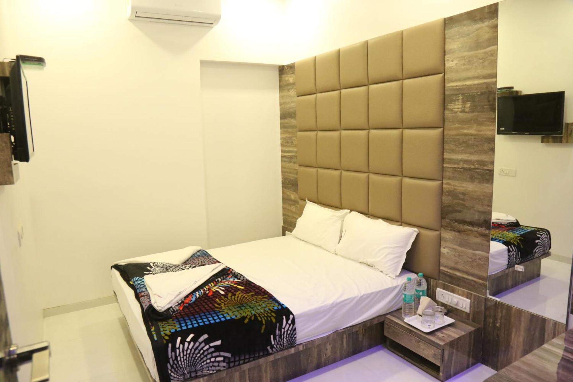 Hotel Magnum Airport T-2 Mumbai Exterior photo