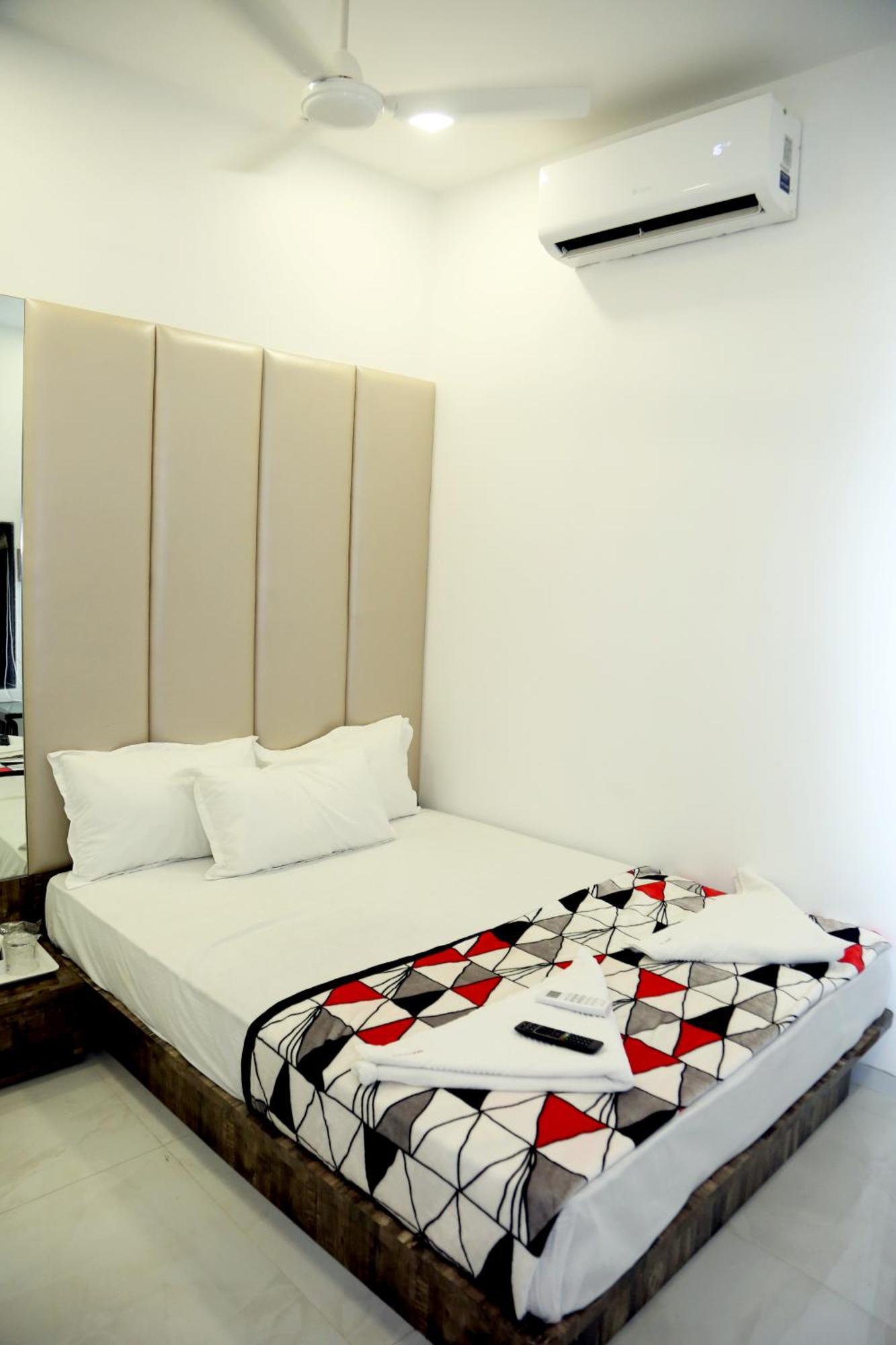 Hotel Magnum Airport T-2 Mumbai Exterior photo